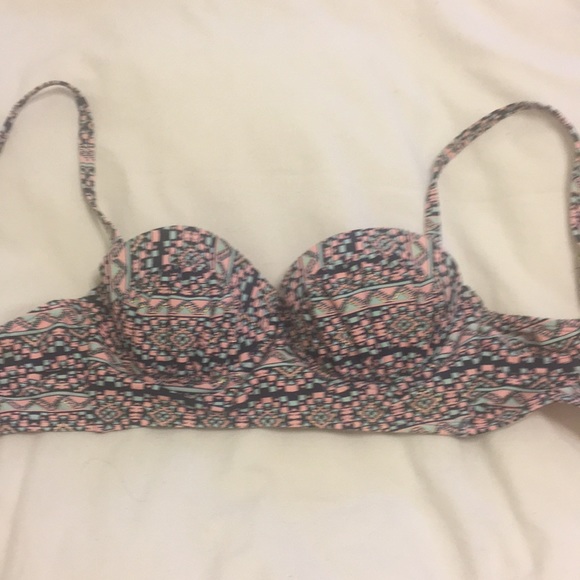 Bikini - Picture 3 of 3